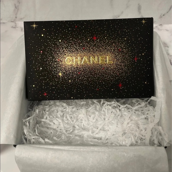 CHANEL BRAND NEW RED 2021 Holiday Limited Edition BAG with unbranded gold Strap - Picture 3 of 6